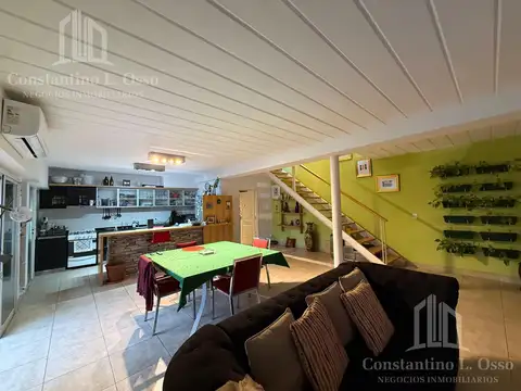 Casa con jardin - Lote propio   - Lanús Oeste - Apto credito