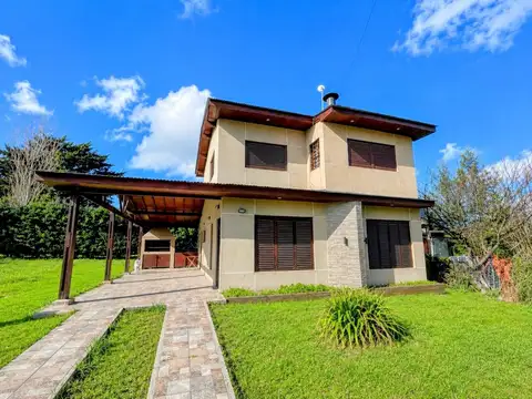 VENTA CASA 4 AMBIENTES C/ PARQUE LAS LOMAS MIRAMA
