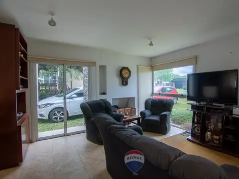 Casa 6 ambientes con 2 baños