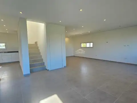 Casa en Venta 5 ambientes en Santa Lucía, Pilar del Este