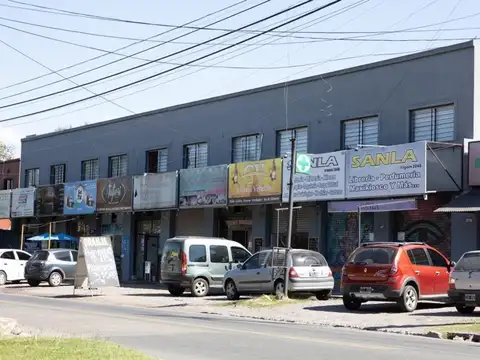 EN VENTA. LOCAL CENTRO COMERCIAL IRIGOIN 2068