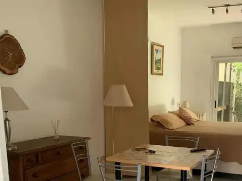Departamento En Alquiler En Las Mercedes Con Jardín Y Parril