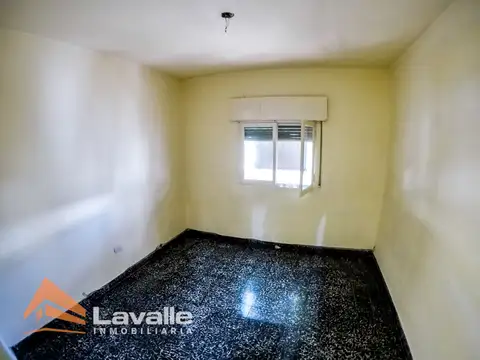 Casa en alquiler con 2 dormitorios y cochera