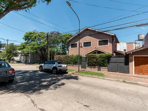 Comodísima casa en venta desarrollada en dos plantas ubicada en Florida Oeste, Vicente López.