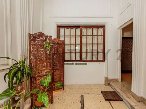 VENTA CASA 4 AMBIENTES CON TERRAZA Y PATIO/ FLORES