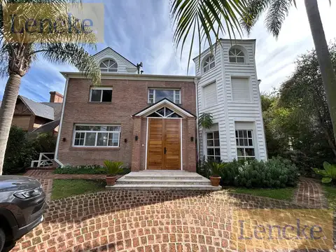 Lencke Vende - Residencia con frente al rio en Bahia del Sol de 612 m2 cubiertos, reciclada