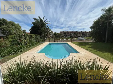 Casa en Venta con 4 cocheras