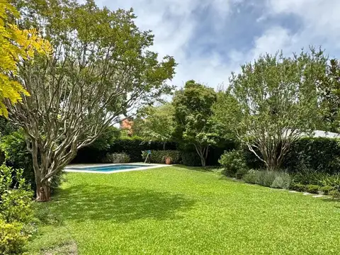 Casa 7 ambientes con 4 baños
