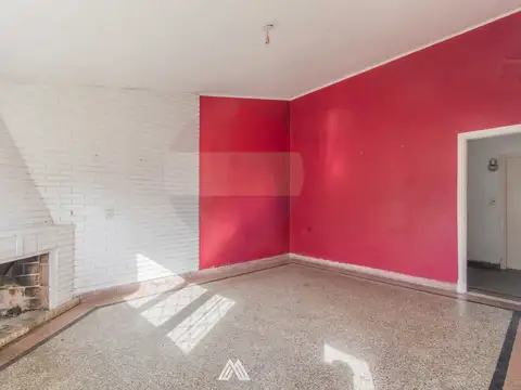 Casa 5 ambientes con 1 baño