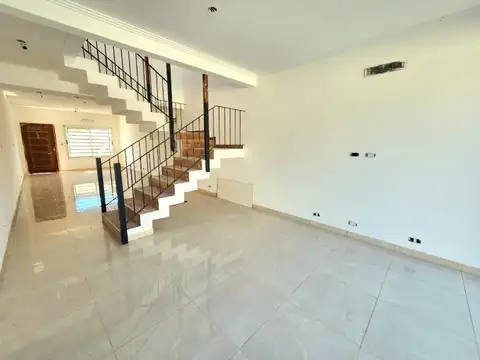 Depto Tipo Casa en Venta en Castelar Sur, USD 179.000