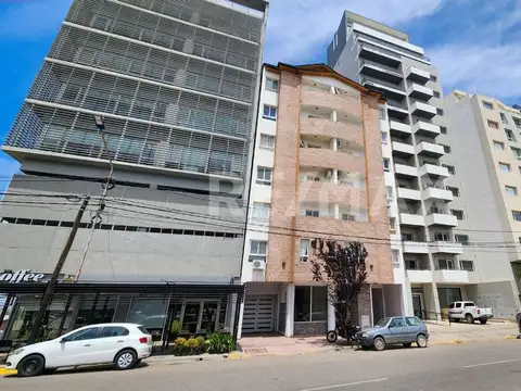 Doctor Luis Federico Leloir 300