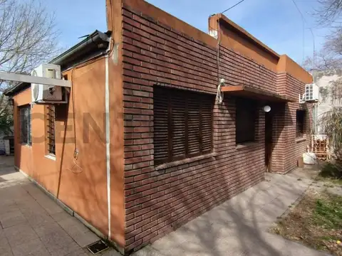 CASA A REFACCIONAR EN VENTA EN CITY BELL 3 DORMITORIOS