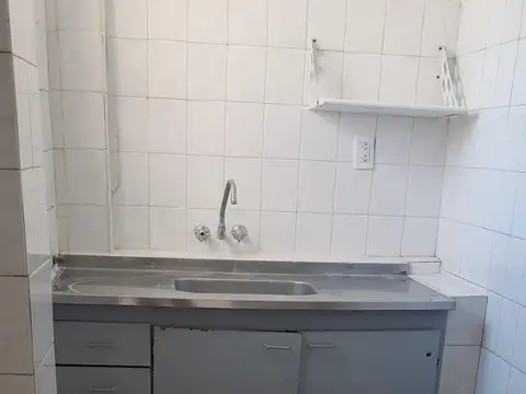 OFICINA CON 3 DESPACHOS -BAÑO Y COCINA