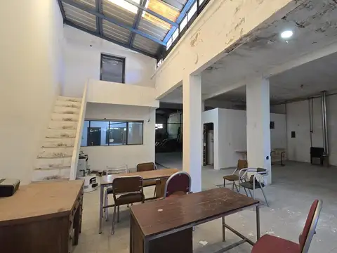 Deposito galpón taller con local y oficina en venta en Boulogne, San Isidro