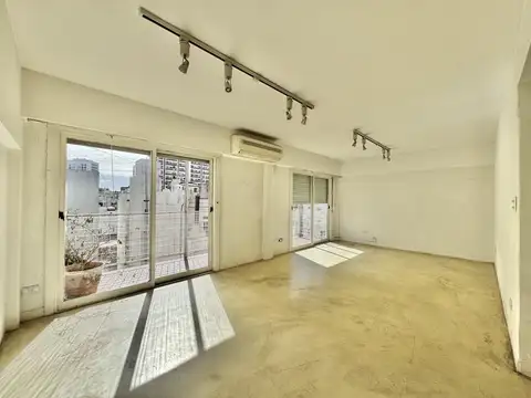 Divino departamento de tres ambientes más dependencia a la venta en Recoleta.