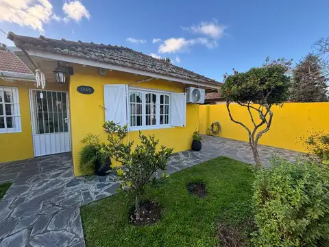 CASA EN VENTA EN OSTNDE - PINAMAR