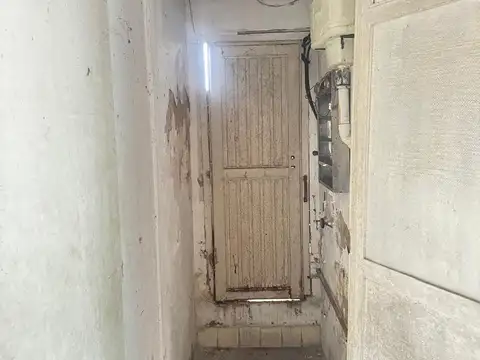 OPORTUNIDAD   CASA A RECICLAR   LOTE DE 8.66 X 21.65