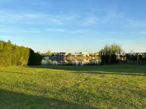 Terreno en Venta de 827,0 m2