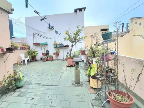 PH EN 2 PLANTAS 5 AMBIENTES CON PATIO Y TERRAZA