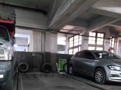 VENTA COCHERA EN FLORES