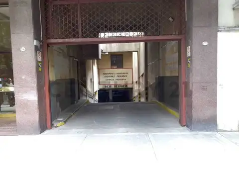 VENTA COCHERA EN FLORES