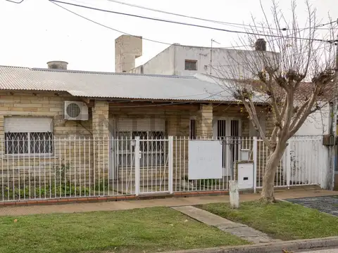 80 BIS ENTRE 120 Y DIAGONAL 620 Casa 2 dormitorios en venta Villa Elvira