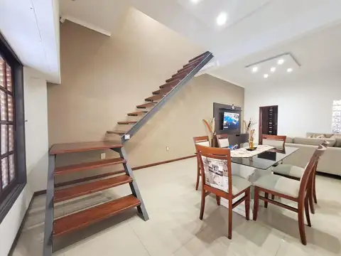 VENTA CASA 5 AMB GARAGE PISCINA JARDIN LANUS OESTE