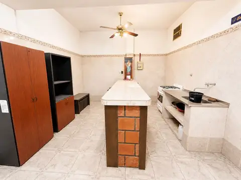 VENTA AMPLIO LOCAL COMERCIAL MONTEROS