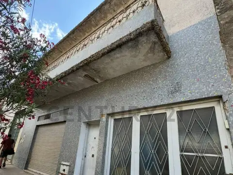 VENTA CASA CON LOCAL, SAN MARTIN, A REFACCIONAR