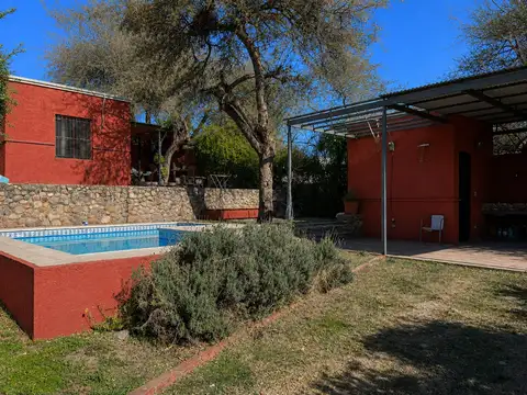 Casa 12 ambientes con 2 baños