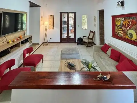 Casa en Venta con 2 cocheras