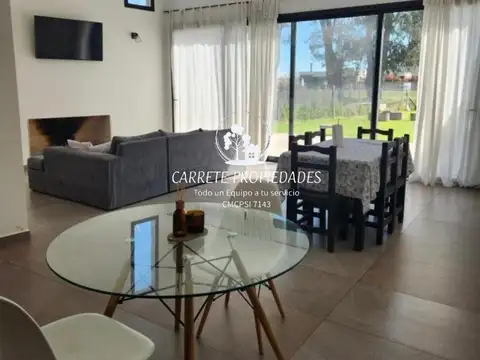 OPORTUNIDAD. Casa en venta 4 amb. fondo verde y pileta. Barrio Santa Emilia. 100