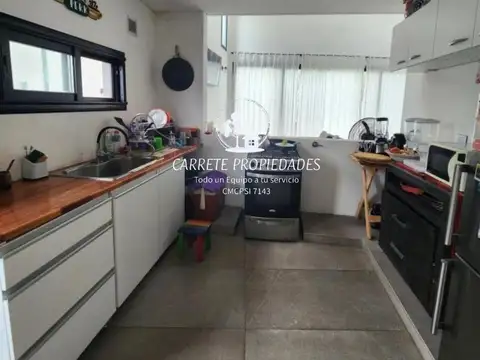 Casa en Venta con 2 cocheras