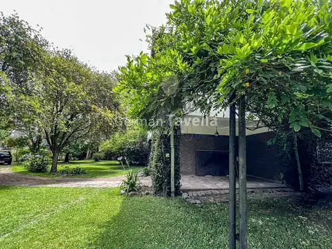 Venta Casa 8 Amb. con lote 2000 mts, pileta, Parque Leloir, Ituzaingo