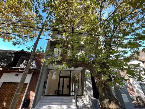 Charlone 900, Piso 1