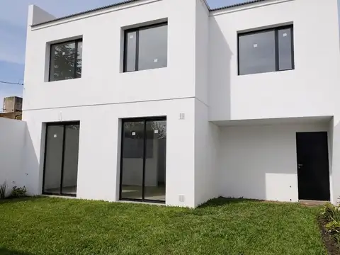 DUPLEX 3 DORMITORIOS CON PATIO CENTRO TANDIL