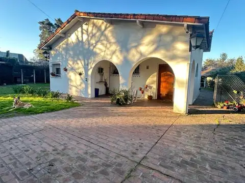 Casa en Venta con 2 cocheras