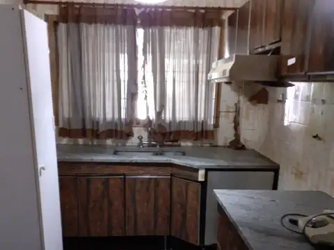 VENDO CASA EN RAMOS MEJIA 4 AMBIENTES