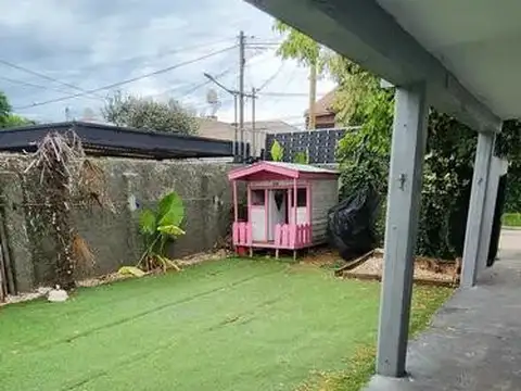 Casa 7 ambientes con 2 baños