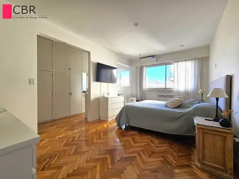 Lindísimo Departamento Reciclado enfrente al Palacio Estrugamou - Muy Luminoso 