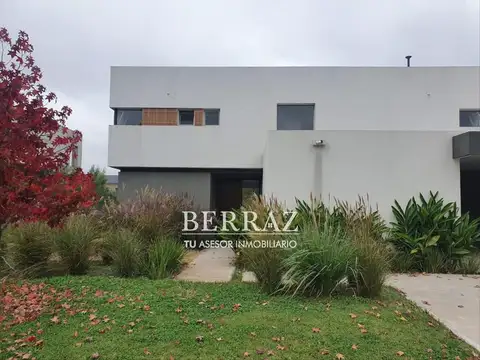 Casa en venta 6 ambientes barrio Las Liebres Pilar lote de 800 m2