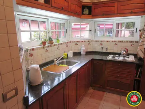 Venta - Chalet - 5 dormitorios y 4 baños - Parque - Piscina - Quincho - Venta Directa - Apta Credito