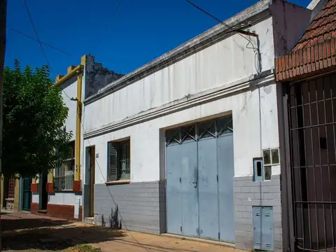 VENTA CASA BERNAL OESTE AMPLIO LOTE QUILMES
