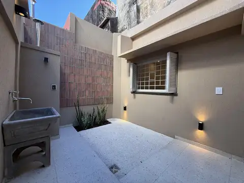 Pasaje independencia  y Francia. Casa remodelada