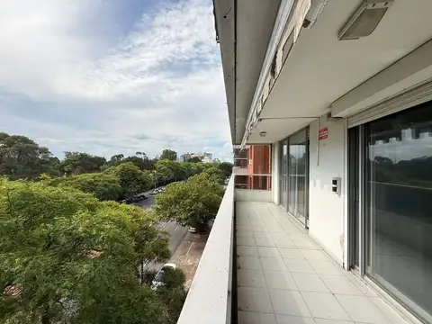 Departamento 8 ambientes con 4 baños