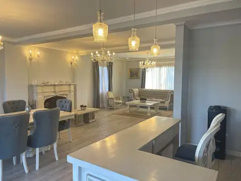 VENTA CASA ESTILO FRANCÉS - MASCHWITZ - B° M. BELGRANO