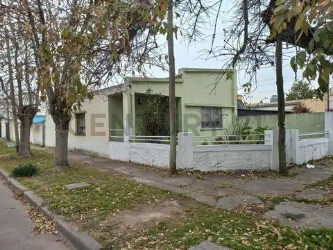 Casa mixta en el centro de Berisso