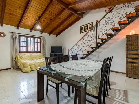 Casa 4 ambientes con 2 baños