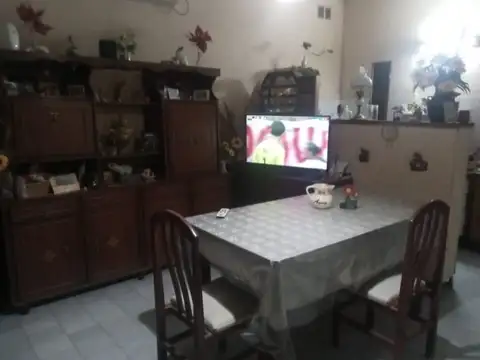 Casa 2 ambientes con 1 baño