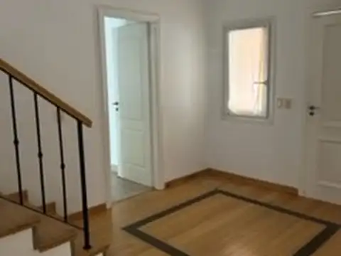Casa 10 ambientes con 6 baños